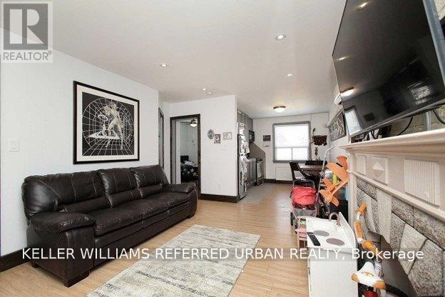 2286 Dufferin St