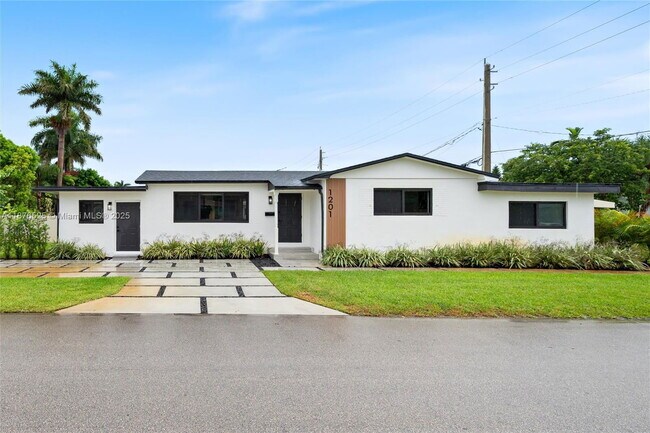 Photo - 1201 N 16th Ave