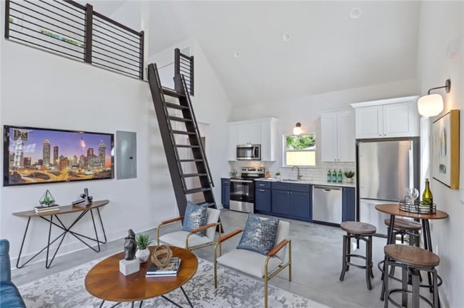 Photo - 496 Glenwood Pl SE