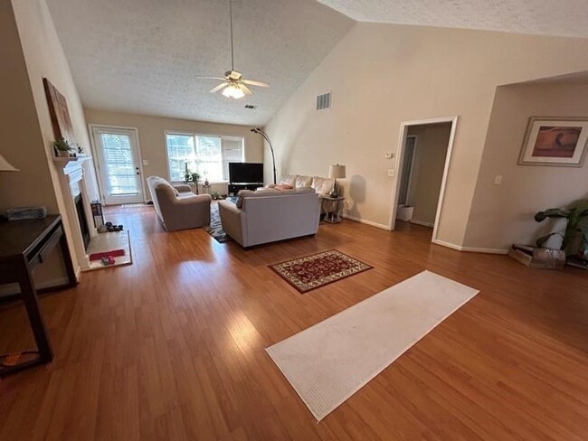 Photo - 416 Canterbury Pl Dr