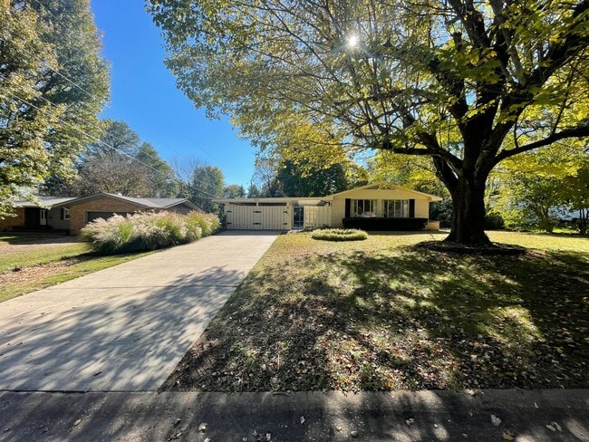 Photo - Beautiful 3 bedroom 2 bath home located in Southern Hills Subdivision