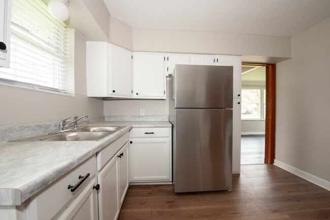 Photo - 956 Fontaine Pl