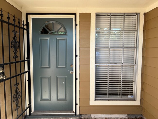 Photo - 6010 Hoover St