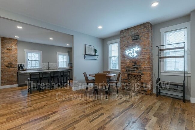 Photo - 65 E 7th Ave