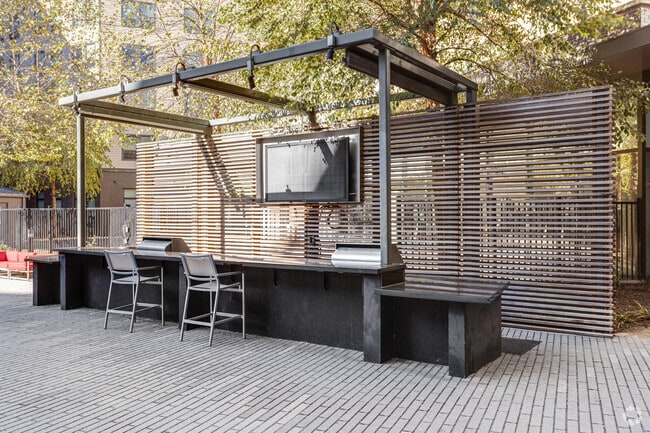 Building 2 Courtyard - Terrapin Row