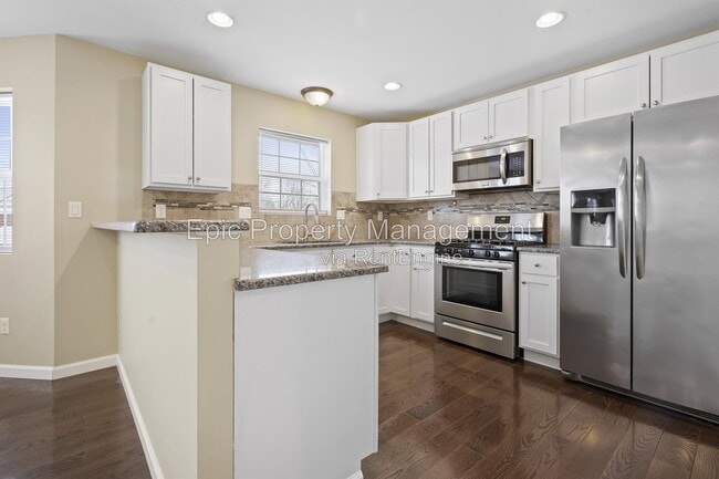 Photo - 438 Elm St