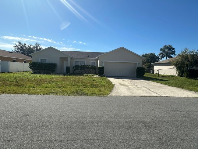 Building Photo - Nice 4 bedroom 2 bath home in Poinciana su...