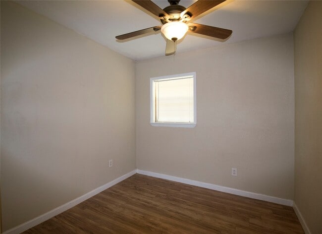 Building Photo - 20 White Oak Dr