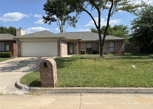 Building Photo - 1706 Oxford Dr Rental
