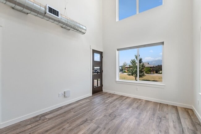 Photo - 2 bedroom, 2 bath townhome, close to downtown Whitefish!