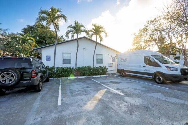 Photo - 818 NE 14th Pl