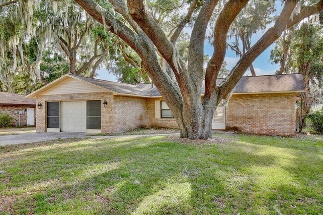 Photo - Gorgeous 3/2 Home with a 2 Car Garage Located in Well Maintained Cul-de-sac - Leesburg