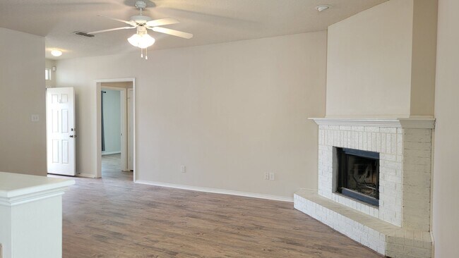 Photo - Adorable 3/2/2 Available May 1st!!