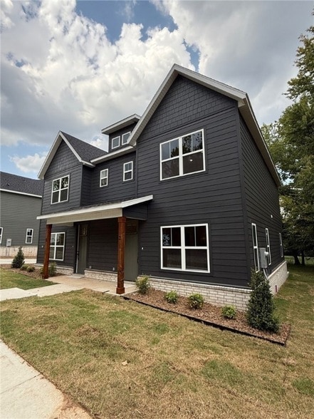 Building Photo - 1400 E 15th St Rental