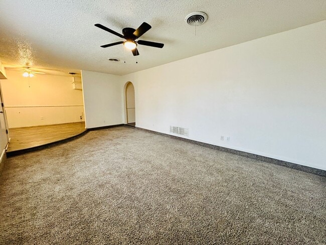 Photo - 4914 57th St