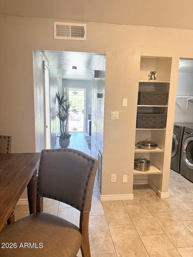 Photo - 1115 E Fremont Dr