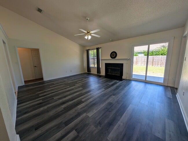 Photo - 192 Sugar Plum Dr