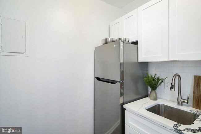 Photo - 135 S 19th St Unit 613