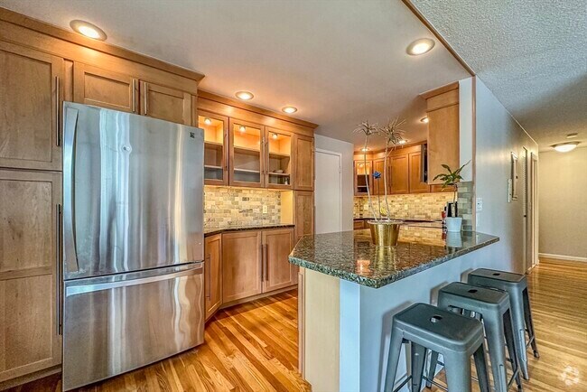 Building Photo - 50 Green Unit 312 Rental