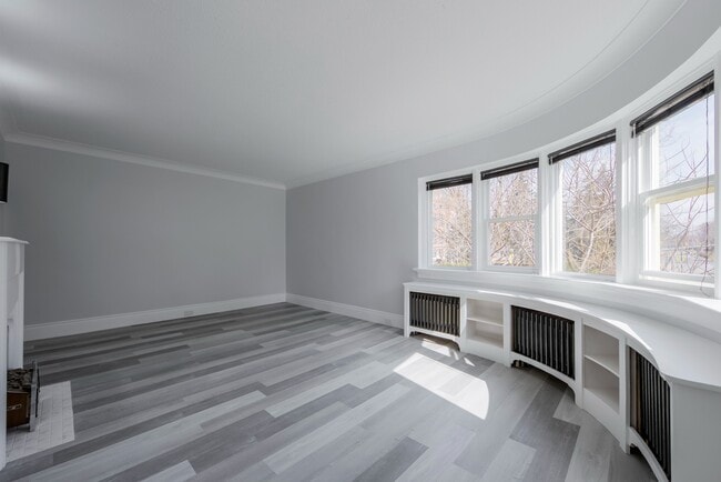 Photo - 8-8 Wellington St W Unit 5