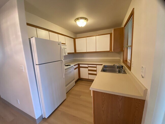 4257 Wintergreen Cir Unit 103