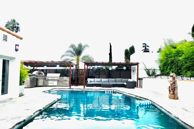 Photo - 2121 N Bronson Ave