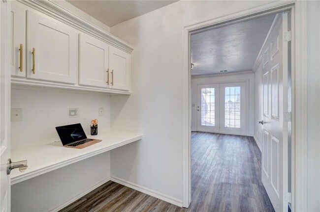 Photo - Absolutely Adorable, 2 bed, 2 bath, 2 car + study