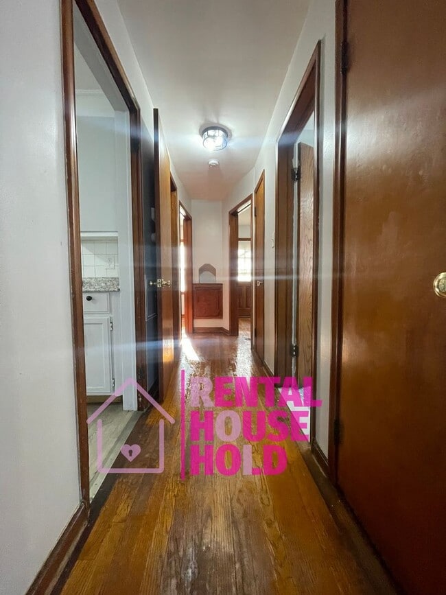 Photo - ~ 3 BEDROOM 1 BATH BUNGALOW SECURTIY DEPOSIT SPECIAL ~$500