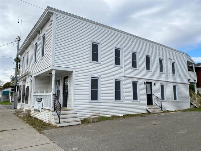 Building Photo - 470 W 2nd St