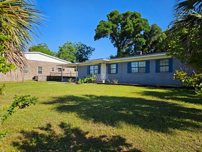 Photo - 2900 W La Rua St Unit 2900 W La Rua