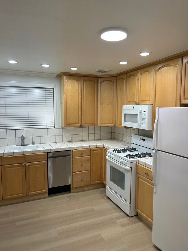 Building Photo - 596 N 2nd St Unit 1