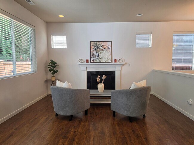 1880 Claret Loop NW