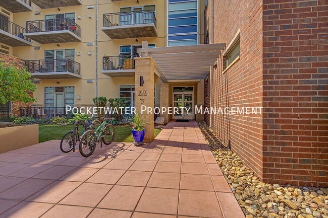 Building Photo - 3601 Arapahoe Ave Unit 326