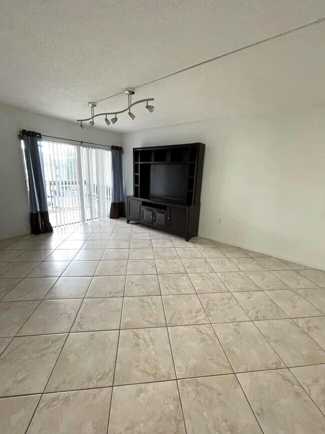 Photo - 711 N Pine Island Rd Unit 305