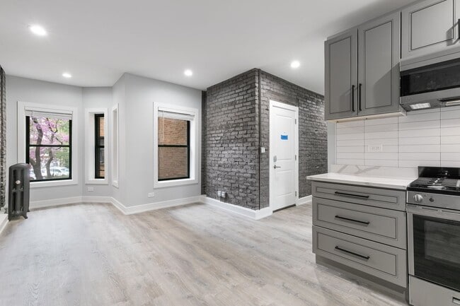 Building Photo - 7740 N Eastlake Ter Unit 2