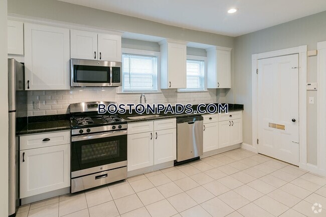 Building Photo - 58 Saunders St Rental
