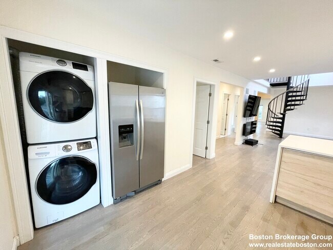 Photo - 21 Iroquois St Unit 2