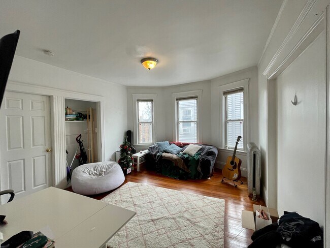 Photo - 162 Kelton St