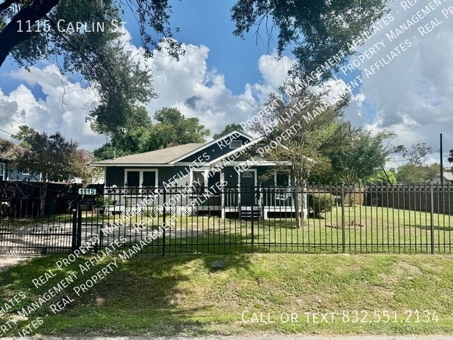 Building Photo - 1115 Caplin St Rental