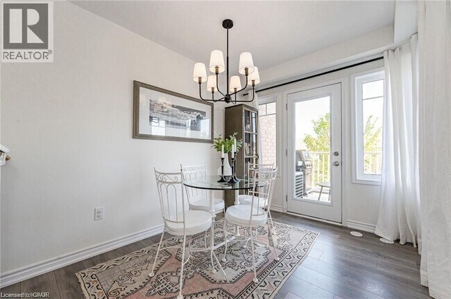 Photo - 8 Stratus St