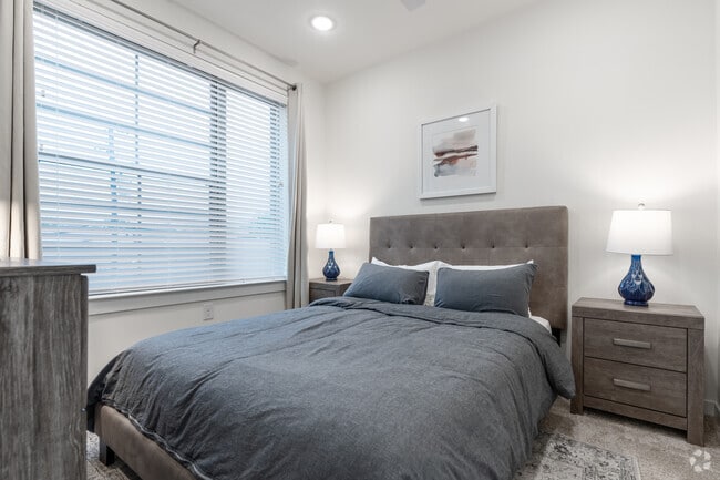 1BR, 1BA - 600SF - Bedroom