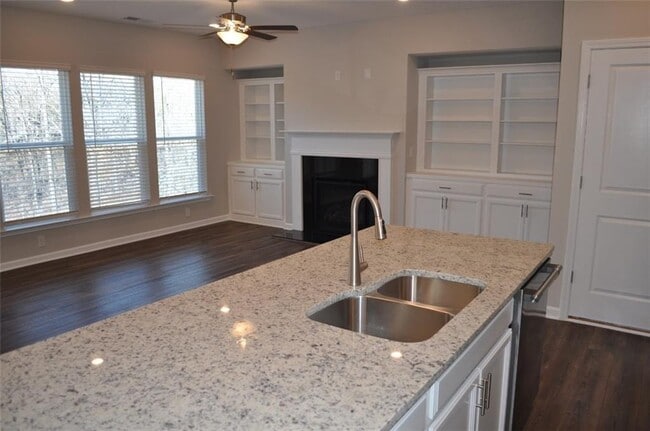 Photo - 1365 Elderwood Way