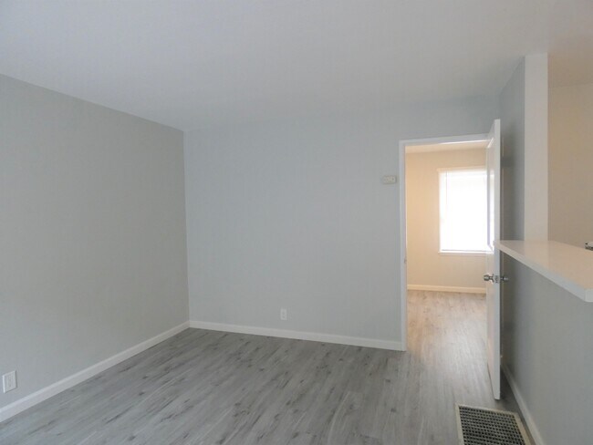 Photo - 1934 Pine Ave Unit 3