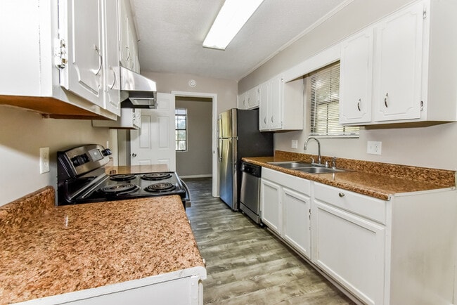 Photo - 529 Bradley Dr