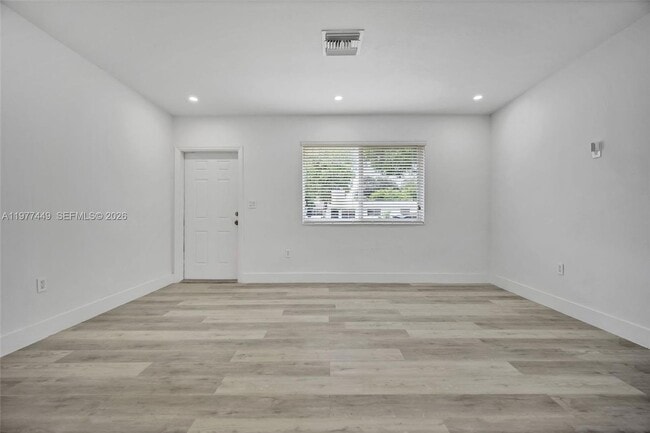 Photo - 1401 NE 152nd St