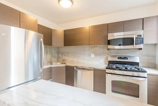 Building Photo - 251 W 48th St Unit 17B