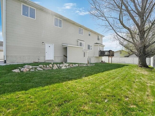 649 E Cedar Holw Rd