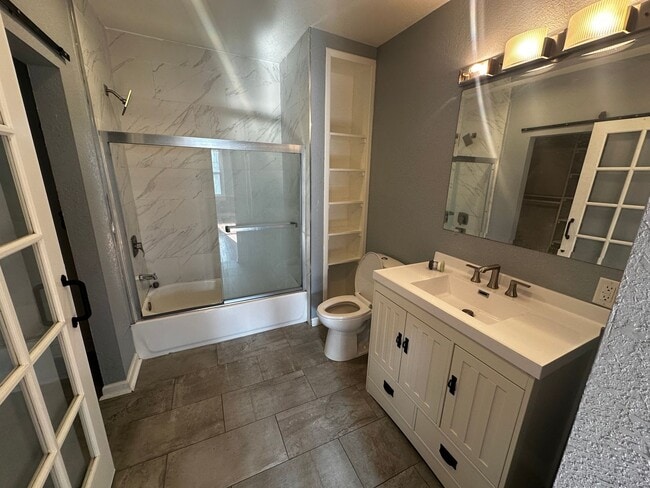 Photo - 215 E Cherry St