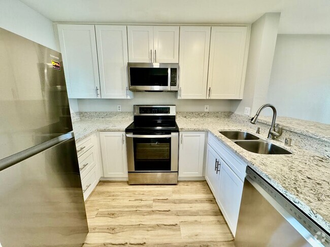 Building Photo - Beautifully Upgraded 2-Bedroom Condo in La... Unit 2502