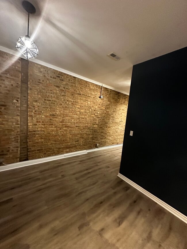 Building Photo - 2405 N Neva Ave Unit ground